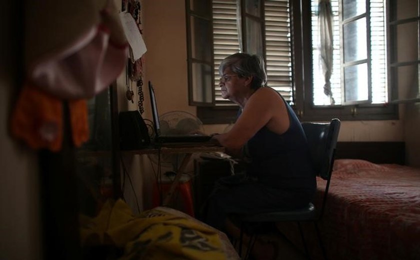 Cubanos usam internet em casa graças a projeto piloto em Havana