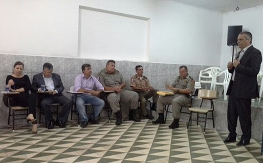 Comandante-geral participa da mesa de situação da Defesa Social em Delmiro Gouveia