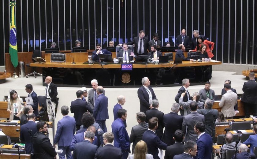 Datafolha: 76% da população é contra o aumento no número de deputados