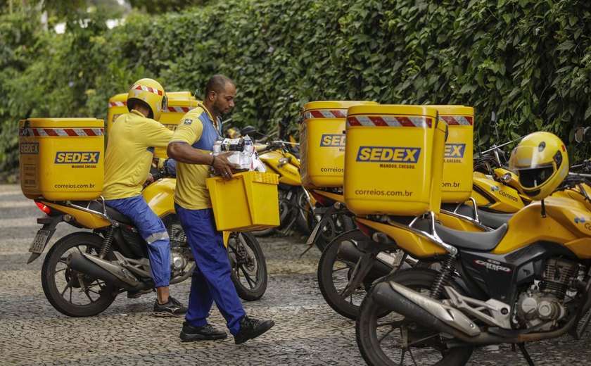 Correios anunciam PDV e concurso para contratar 3,2 mil carteiros