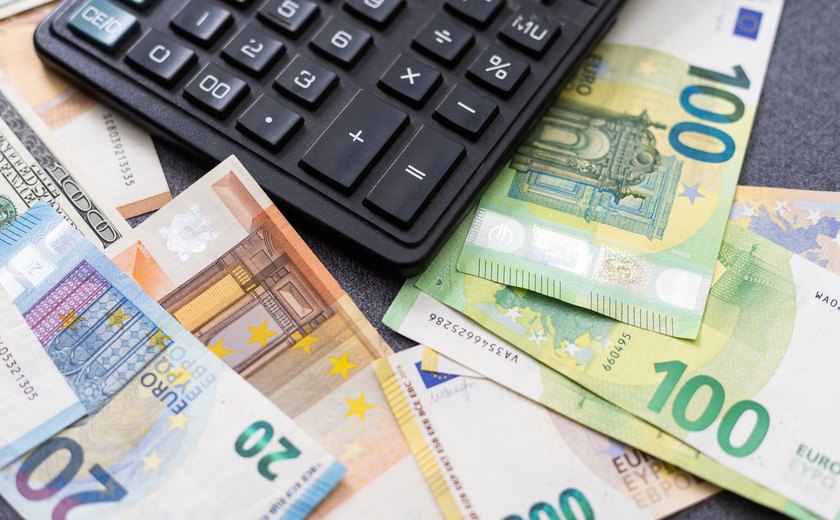 Eurogrupo aprova recomendação de entrada da Bulgária na zona do euro