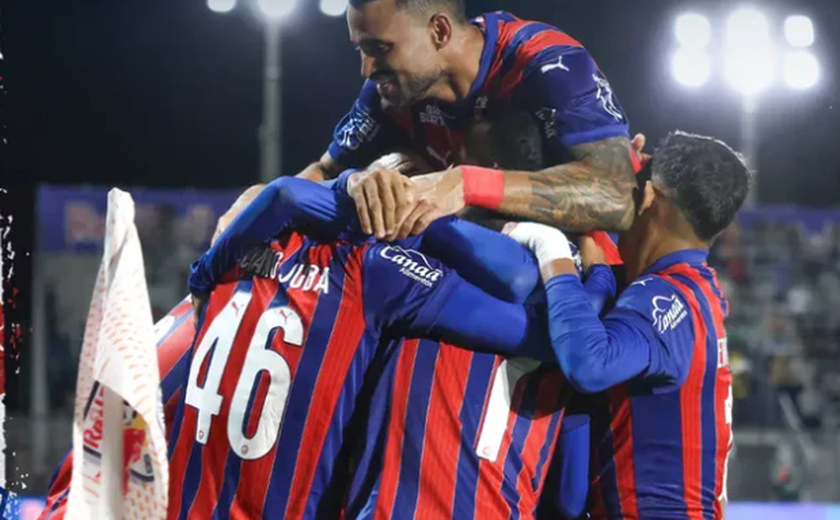 Bahia aproveita expulsão no 1º tempo, bate Red Bull Bragantino e encosta no topo do Brasileirão