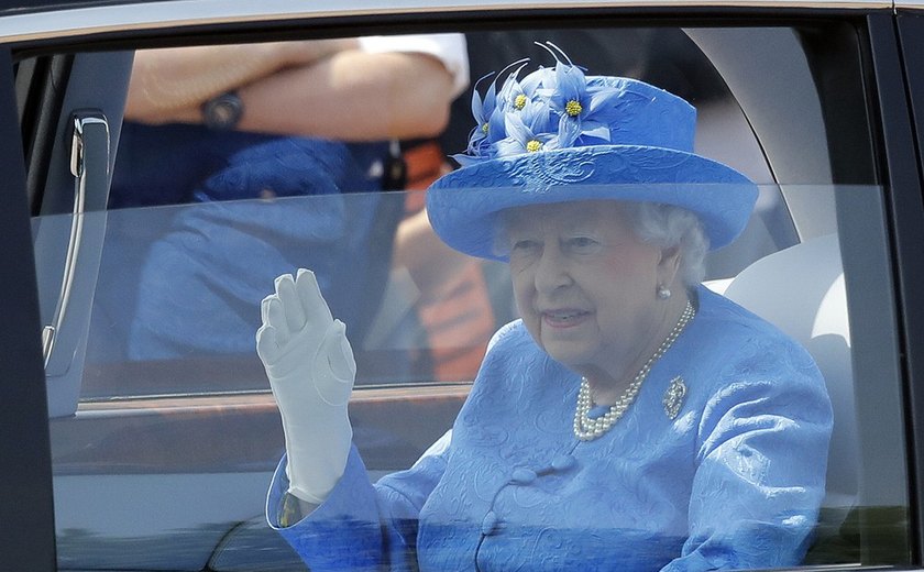 No Parlamento, Rainha Elizabeth fala em manter relação &#8216;profunda e especial&#8217; com aliados europeus