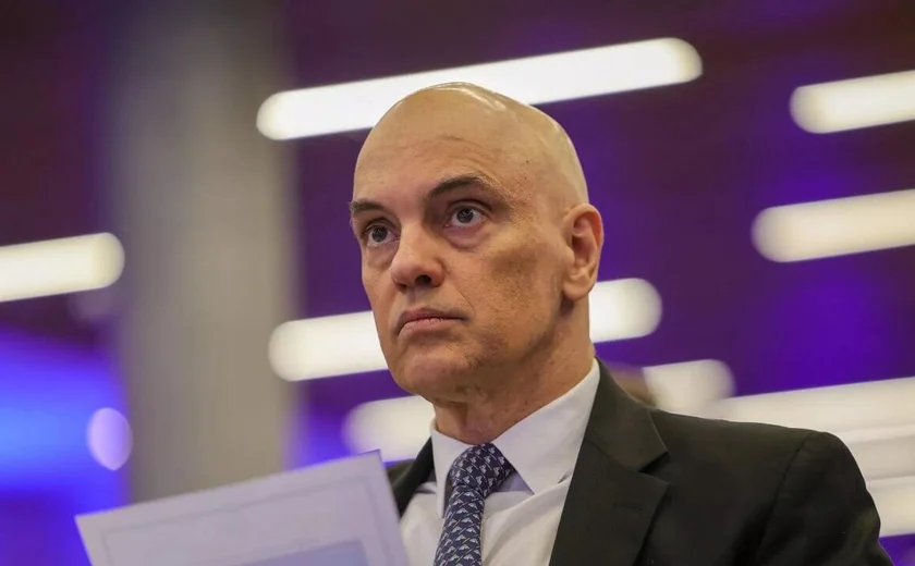 Moraes e Mendonça divergem sobre autocontenção do Judiciário em evento no Rio