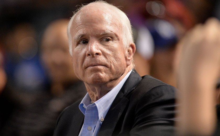 Governador do Arizona anuncia ex-senador para ocupar vaga de John McCain