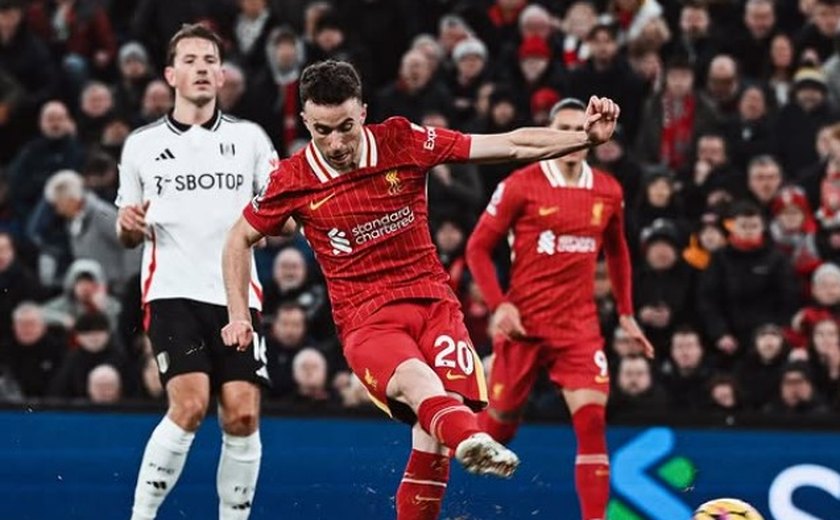 Brasileiros brilham, mas Liverpool arranca empate com Fulham no Inglês; Arsenal decepciona