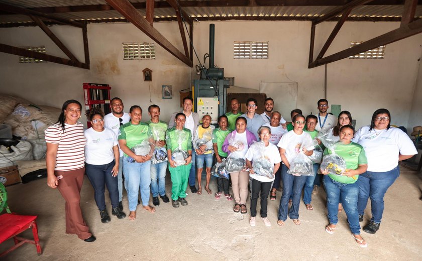 Programa CataMais entrega kits com EPIs à cooperativa de catadores em Arapiraca