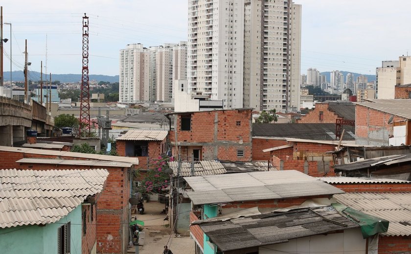 Favela do Moinho faz festa para lembrar dez anos da derrubada de muro