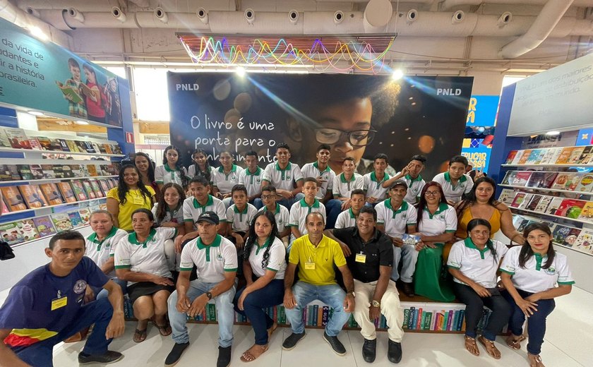 Alunos da rede municipal de Branquinha visitam Bienal do Livro