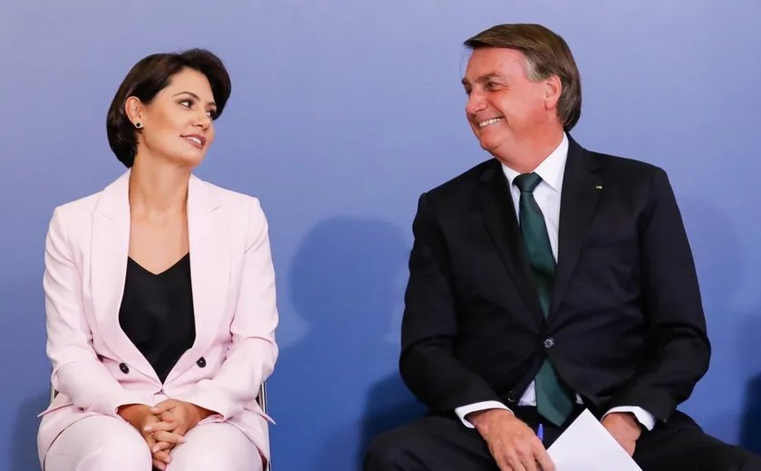 Ao lado de Michelle, Bolsonaro defende pauta conservadora em evento da Caixa