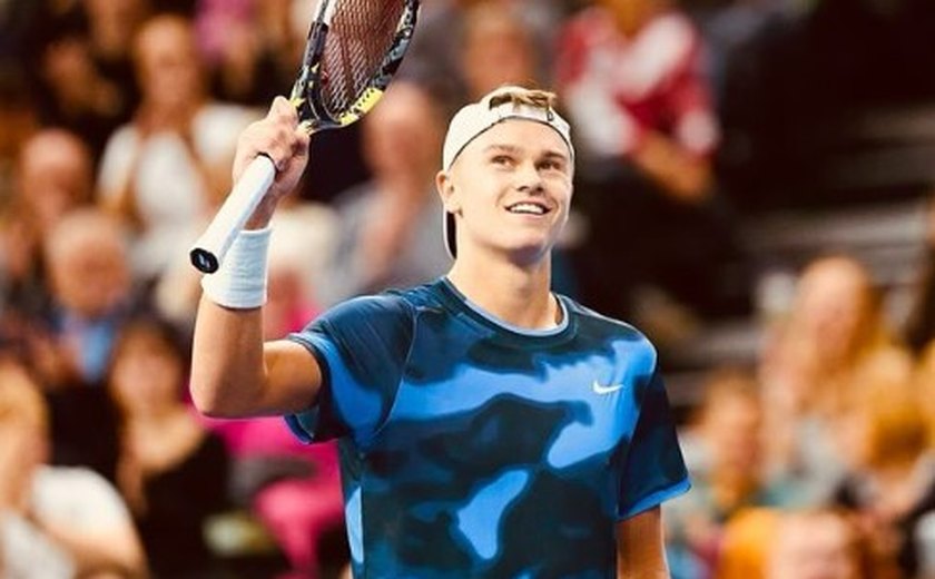 Holger Rune cai na estreia em Brisbane, atual campeão avança e Thompson bate Berrettini