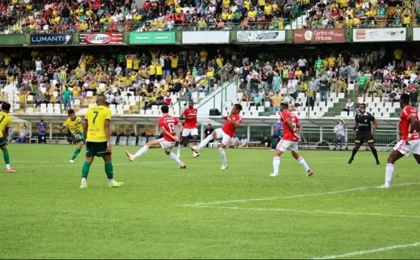 Ypiranga vence Inter em jogo pela liderança do Gauchão e mantém tabu de 30 anos