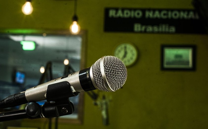 Rádio Nacional completa 87 anos de muita música e informação