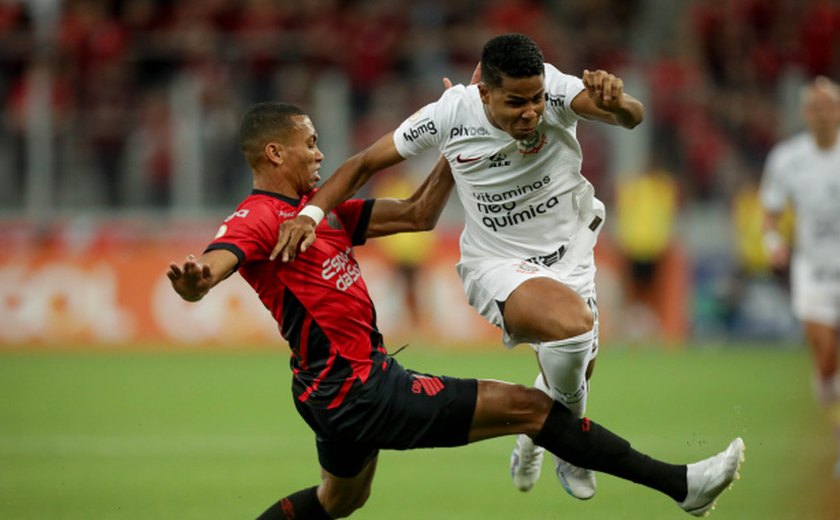 Corinthians é dominado, mas arranca empate no fim com o Athletico-PR