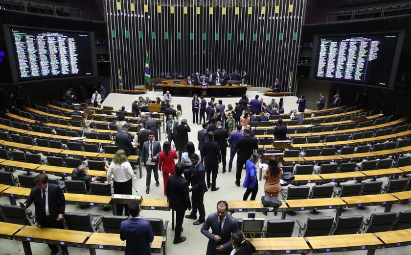 Deputados pedem para acelerar votação de projeto que amplia fiscalização sobre combustíveis
