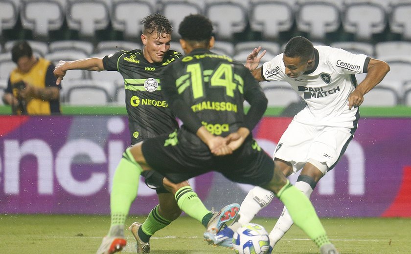 Botafogo não quebra jejum, só empata com rebaixado Coritiba e se complica na disputa do título