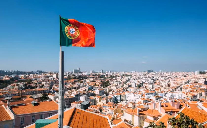 Mais de 5 mil brasileiros poderão ser expulsos de Portugal, diz ministro