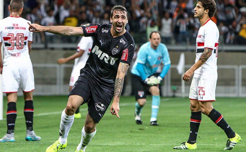 Atlético-MG bate São Paulo e se mantém líder