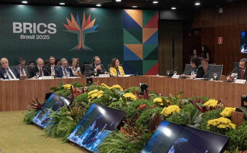 Tensões globais pedem envolvimento comercial mais estreito no BRICS, diz oficial
