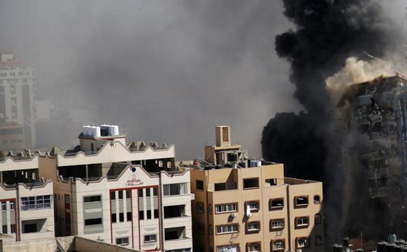Ataques aéreos israelenses atingem centro de Gaza e campo de refugiados