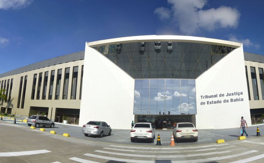 Magistrada acusada de pegar propina se aposenta com salário de quase R$ 40 mil