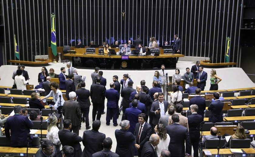 Aprovada urgência para projeto que proíbe desconto automático para sindicatos em aposentadorias pagas pelo INSS