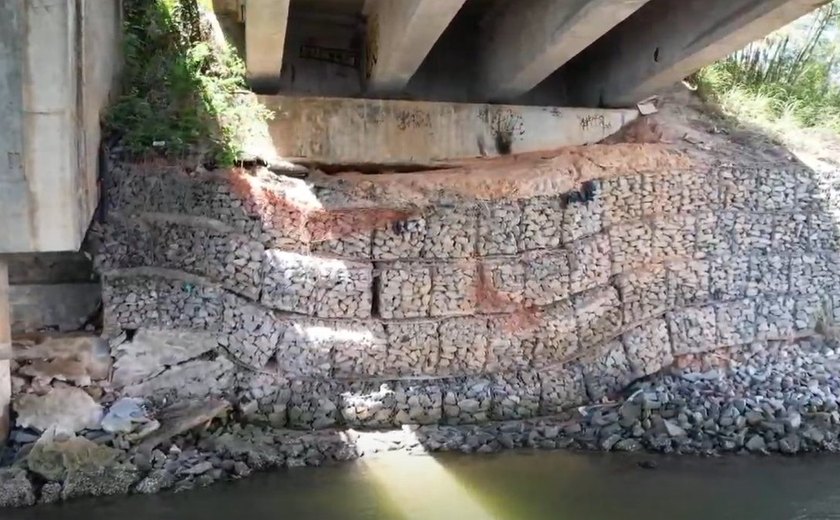 Embarcações devem evitar a cabeceira de ponte na AL 101 Sul, diz Defesa Civil