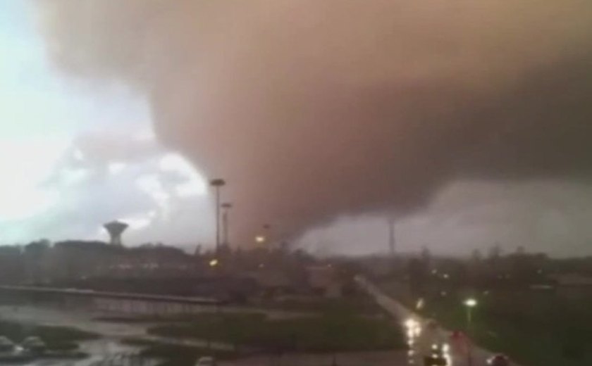 Imagens mostram passagem de tornado na Itália