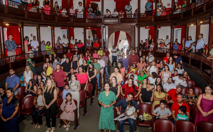 Prefeito Ronaldo Lopes empossa novos servidores em cerimônia histórica em Penedo