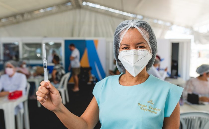 Maceió inicia vacinação de adolescentes de 13 anos nesta segunda-feira (13)