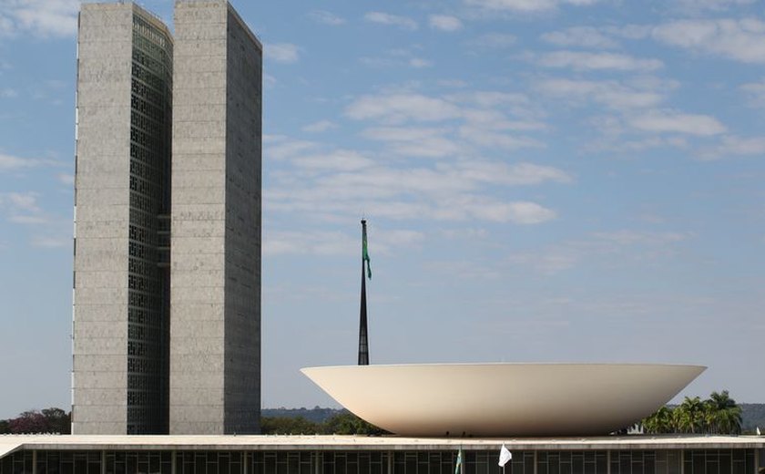‘Ricos’ com fundão, partidos devem R$ 84 milhões aos cofres públicos