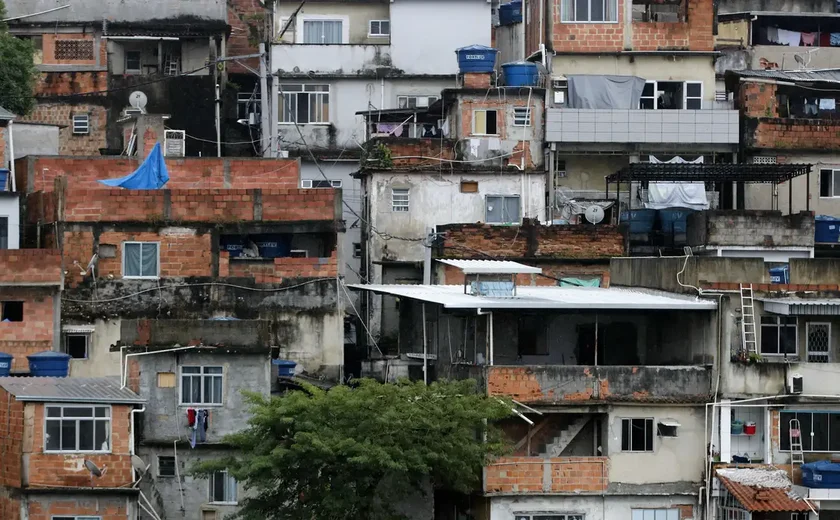 Moradores de favelas se reúnem para discutir suas necessidades