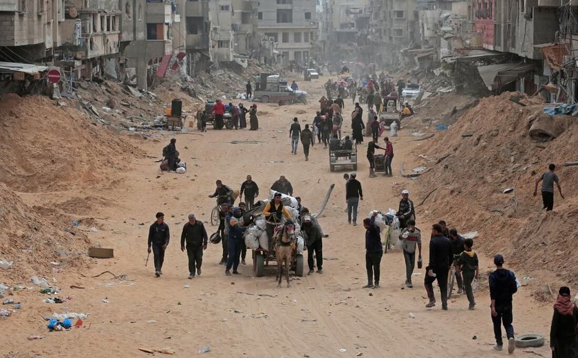 'Podemos sentir o fedor dos corpos': Palestinos relatam destruição após saída de tropas israelenses de Khan Younis