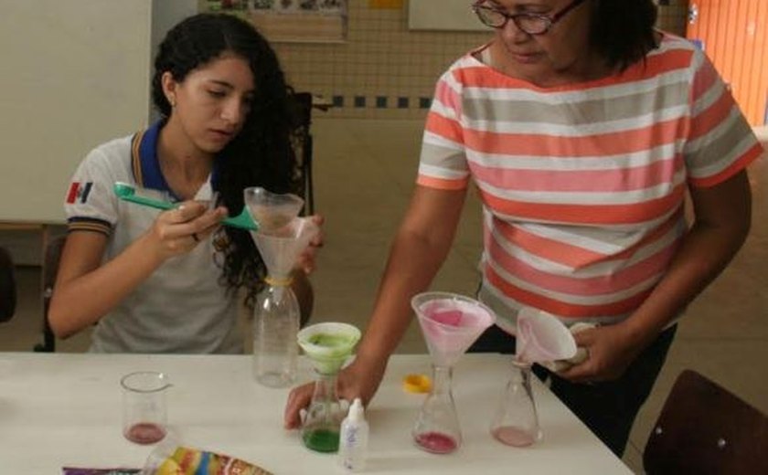 Aluna de escola da rede estadual vence mostra científica em Fortaleza