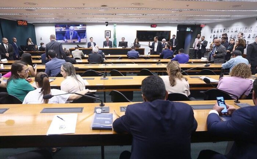 Câmara dos Deputados aprova projeto de reajuste salarial para servidores