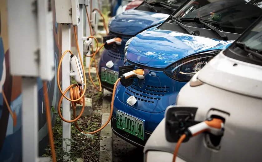 Na China, fabricantes de veículos elétricos veem vendas crescerem em abril