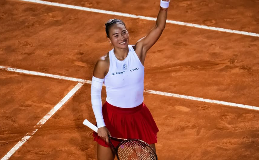 Zheng acaba com freguesia diante de irritada Sabalenka e encara Gauff na semifinal em Roma