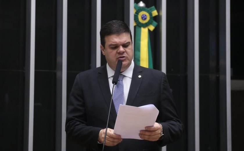 Câmara aprova projeto que aumenta pena de homicídio contra profissionais de saúde; acompanhe