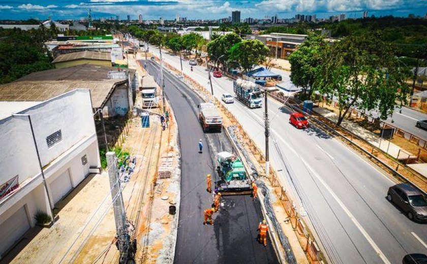 Prefeitura de Maceió finaliza implantação de nova rede elétrica na Avenida Durval de Góes Monteiro
