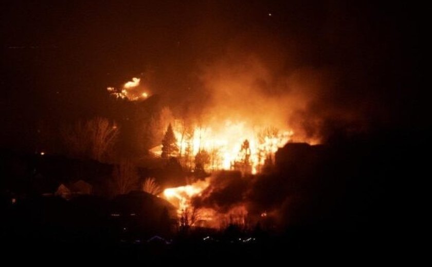 EUA: incêndios florestais destroem casas e deixam um morto no Colorado
