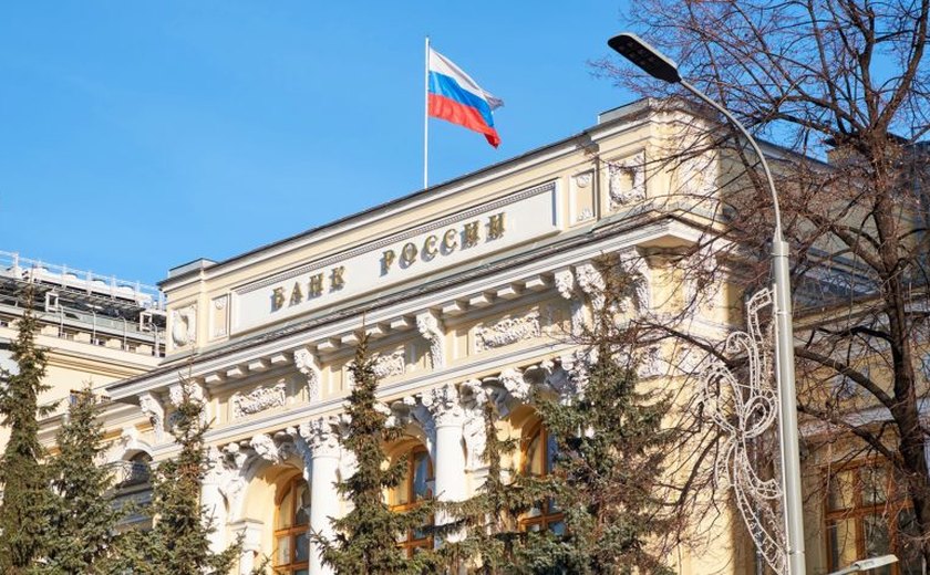 BC da Rússia eleva taxa básica de juros em 200 pontos-base, a 18%, e retoma ciclo de aperto