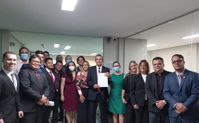 Othoniel Pinheiro faz a inscrição para a disputa do quinto constitucional da OAB-AL