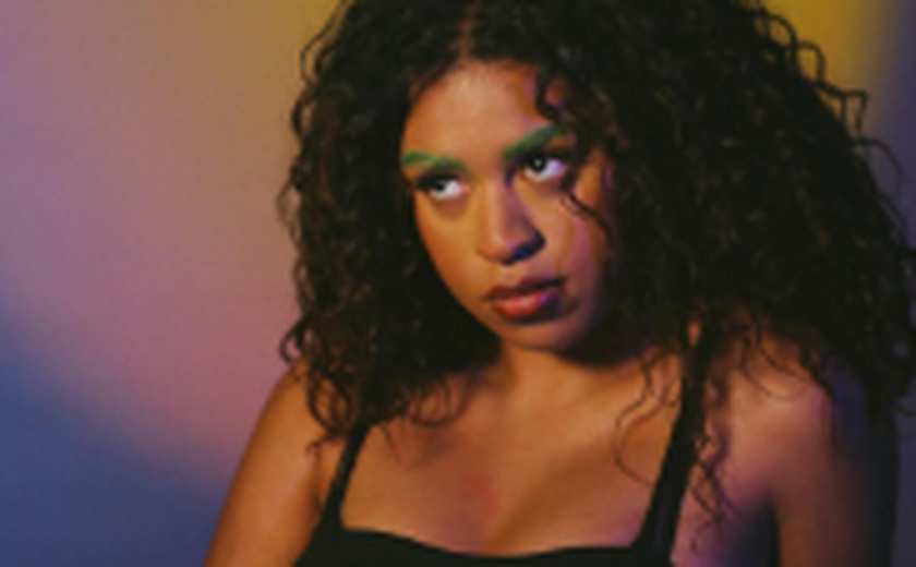 'Sou uma nepo baby, mas estou fazendo meu negócio', diz Flor, filha de Seu Jorge, que lança primeiro álbum