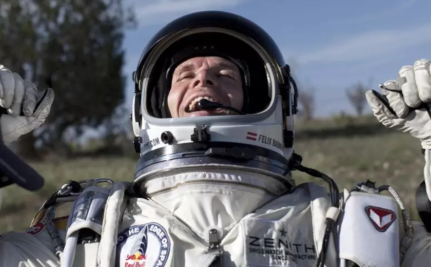 Paraquedista que saltou da estratosfera morre na Itália
