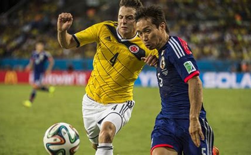 Colômbia fica com um a menos no início e perde para o Japão na estreia da Copa