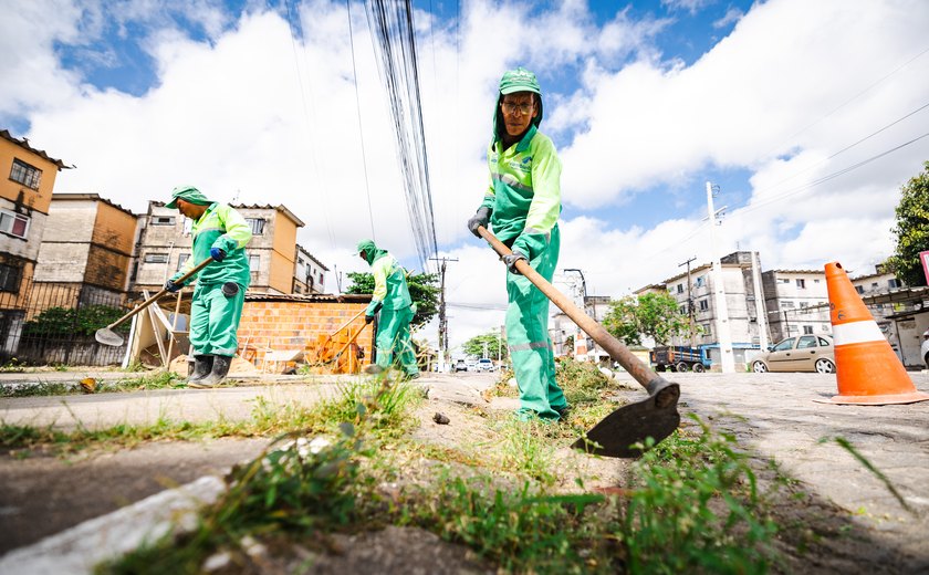 Alurb faz mutirão de limpeza no Conjunto Medeiros Neto; saiba detalhes