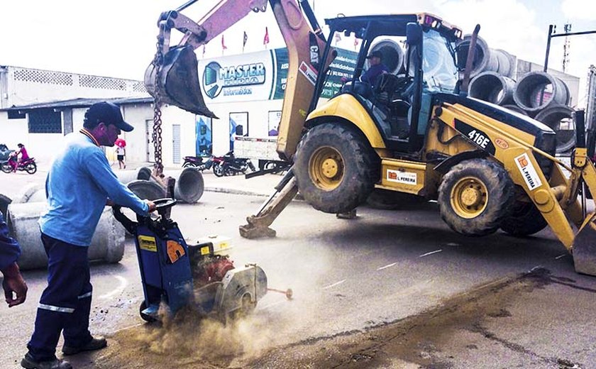 Prefeitura de Arapiraca inicia recuperação da Expedicionários Brasileiros