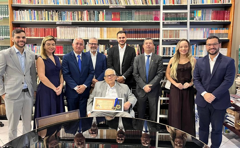 Sindicato dos Advogados de Alagoas homenageia o jurista Marcos Bernardes de Mello pelos 70 anos dedicados à advocacia