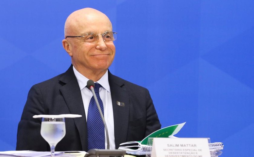 Projeto que prevê compra da Embraer viola Constituição, diz Salim Mattar