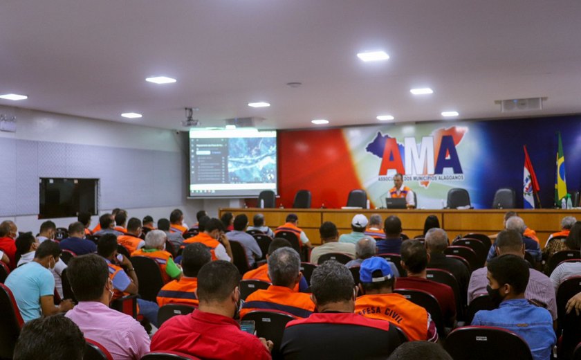 AMA e Defesa Civil capacitam coordenadores municipais sobre mapeamento de área de riscos Defesa Civil